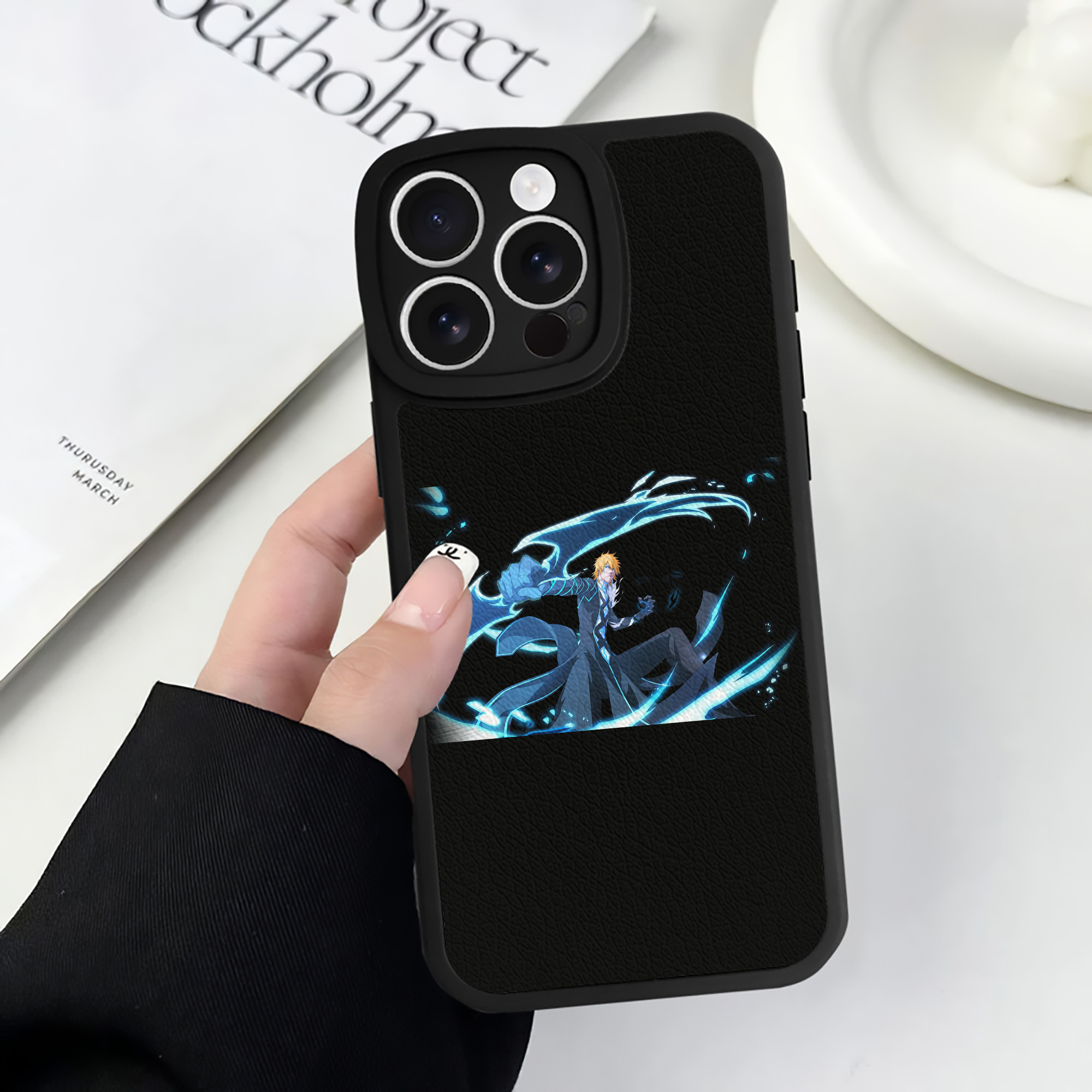 （画像用） ブリーチ 黒崎一護（くろさき いちご）BLEACH Kurosaki Ichigo 【iPhone 16シリーズ対応】シリコンスマホケース（レザー調） 材質：シリコン
